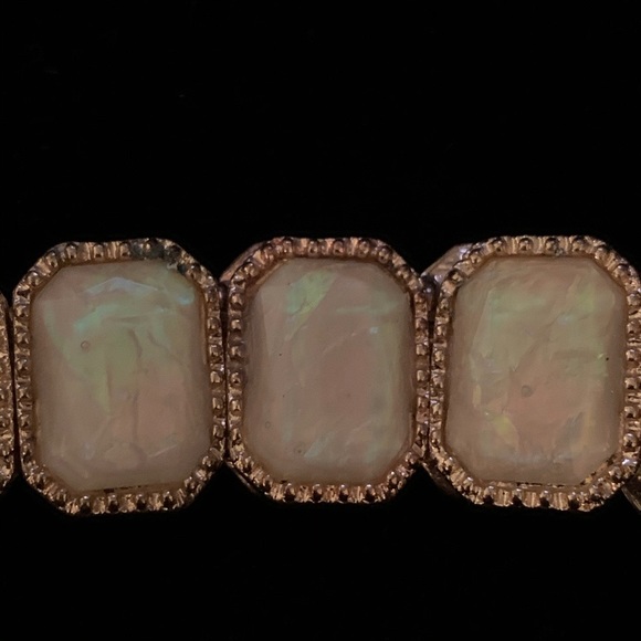 Cream stone and rhinestone stretchable bracelet - Picture 2 of 3